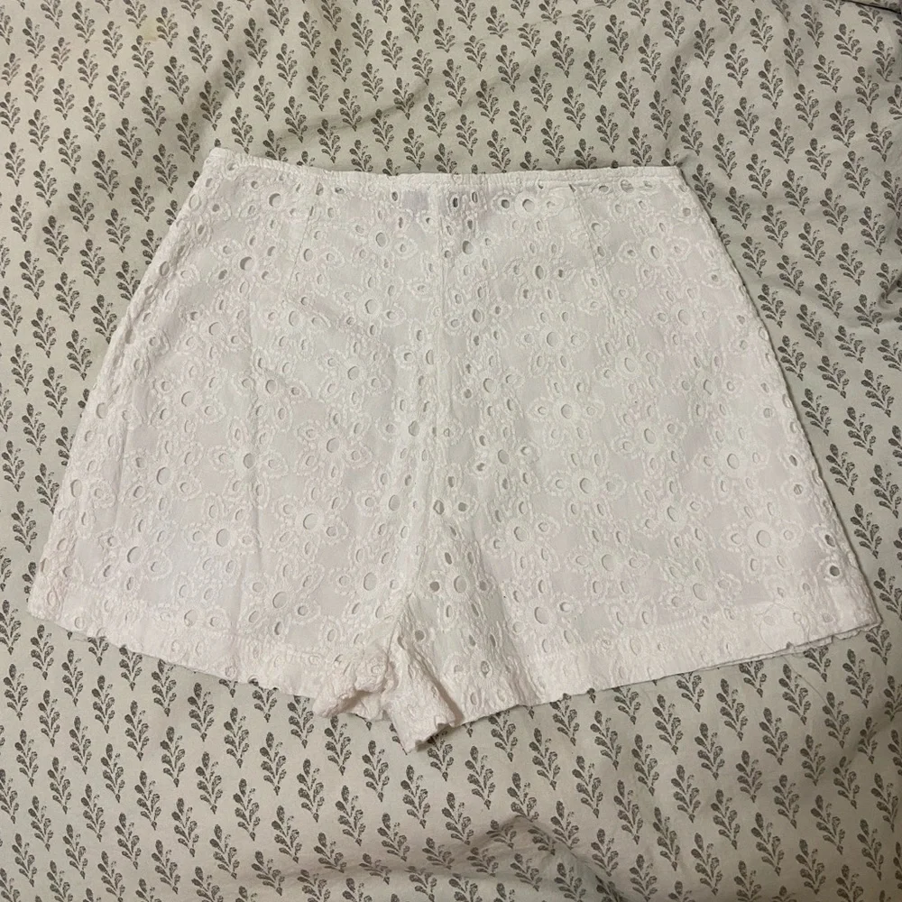 Urban Outfitters High Waisted White Lace Shorts - Picture 5 of 7